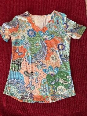 On Running Multicolor Paisley V-Neck Short Sleeve Top and White top